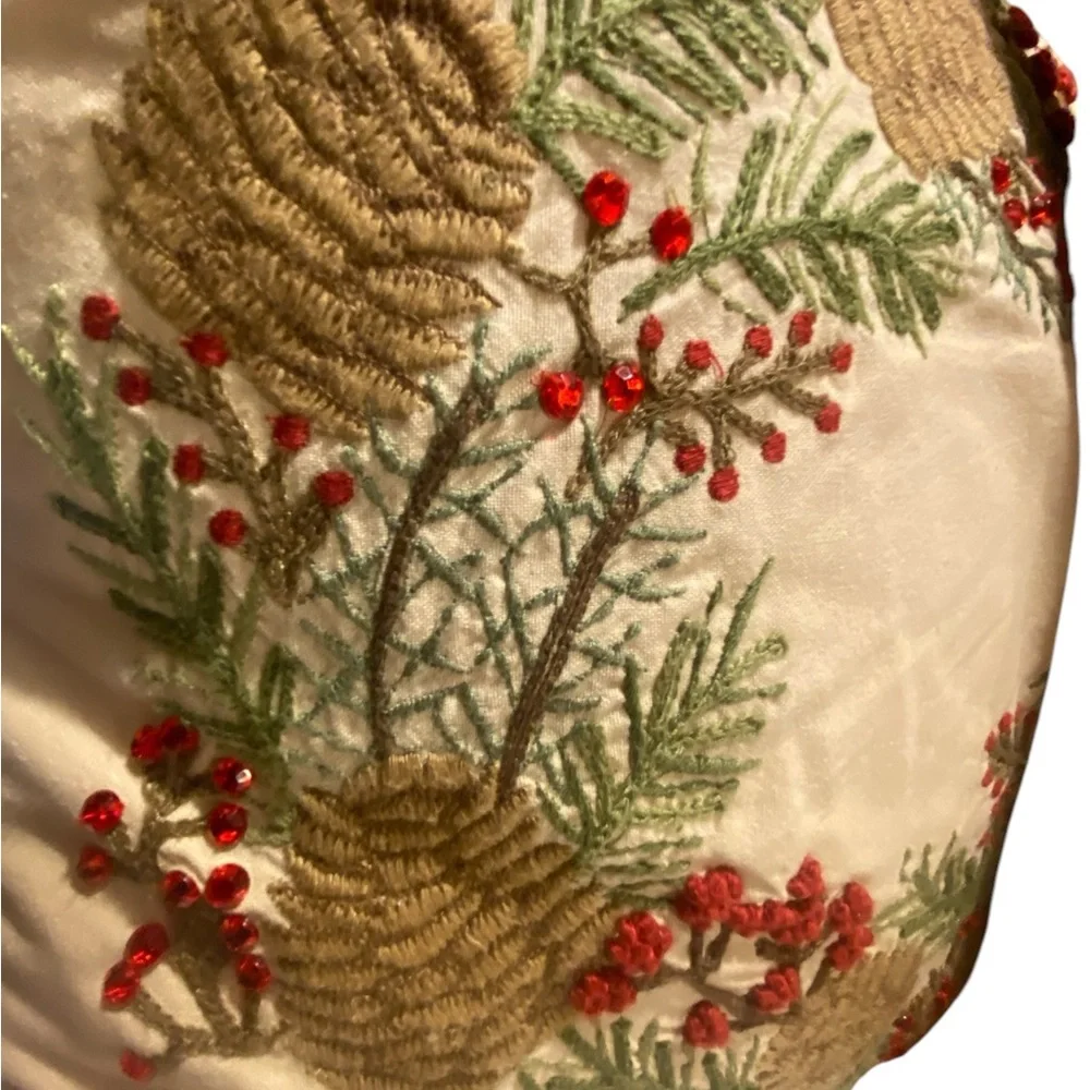 Pottery Barn 2 Tan XL Down Filled Pillows W Christmas Wreath Embroidery Beaded - Picture 4 of 16